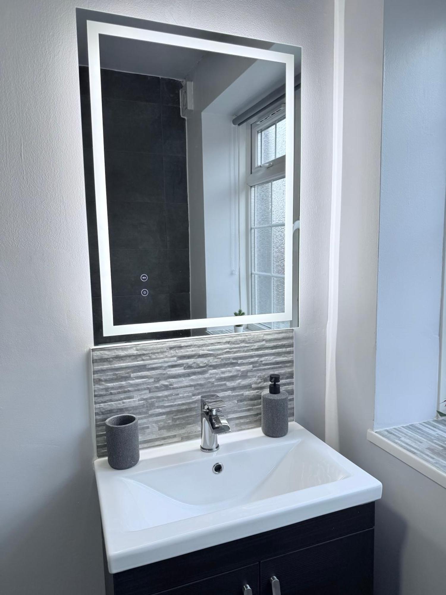 Staylondon - Sleeps 6 With Free Parking - Tourist, Concerts & Matches Eksteriør bilde